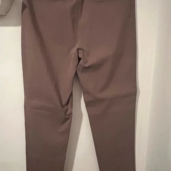 New Directions NWT women’s size 12 Taupe pull on straight leg style pants - Picture 2 of 9